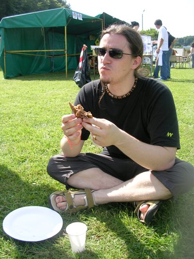 Qu'est ce qu'il bouffe lui encore???