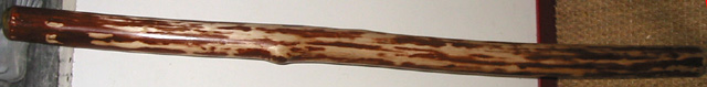 taille : 1m30
<br />bois : chataigner
<br />diam embouchure : 4
<br />diam base : 6
<br />note :re
