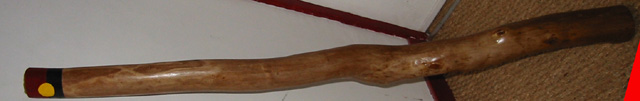 taille : 1 m 12
<br />bois : eucalyptus ( corse )
<br />diam embouchure : 3.5 
<br />diam base :6
<br />note : re# ( je crois... )