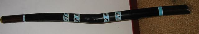 taille : 1m02
<br />bois : chataigner
<br />diam embouchure : 4
<br />diam base : 5
<br />note : sol ( je crois )
