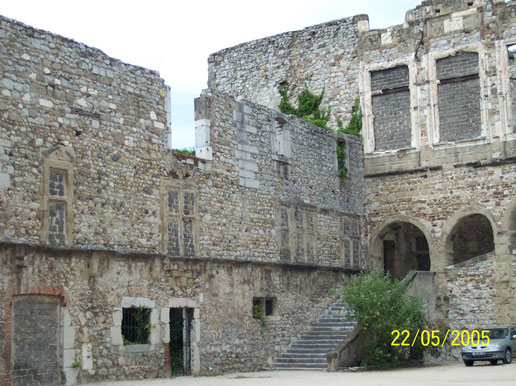 Chateau vu de l'entrée