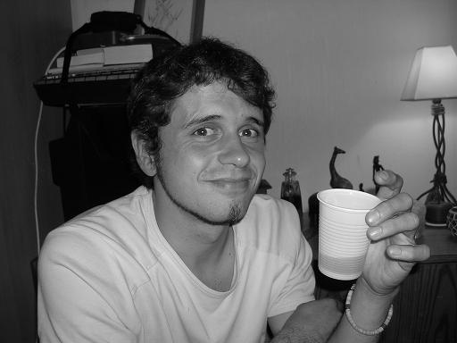 Mose avec un verre... d'eau.... bien entendant!