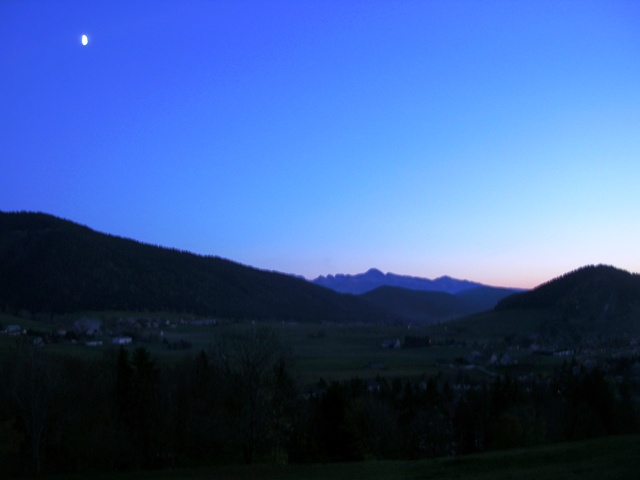 Qui peut me dire où est la lune???? Oui je sais, dans le ciel??? MERCI!