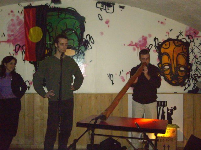 Ben au chant dipho acompagné par Mr fred ...