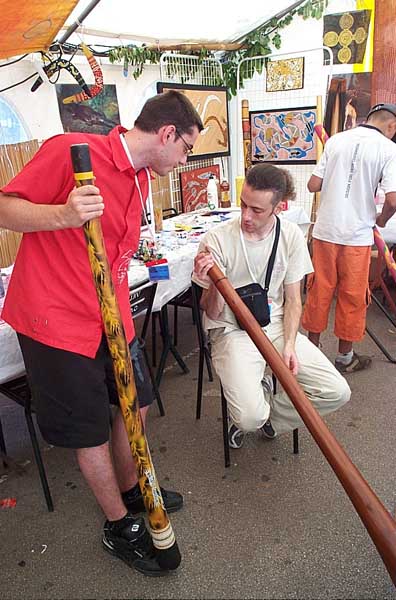 et ils sont où les beaux gosses du stand peinture/didgeridoo???les voilà nos strangers...