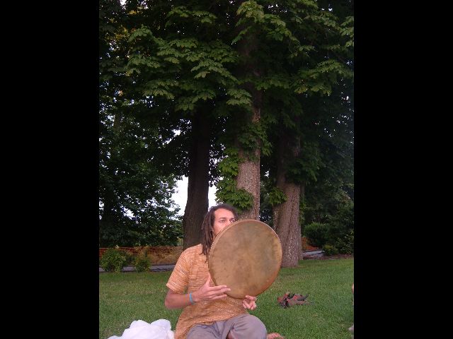Julien qui nous offre un beau moment de musique